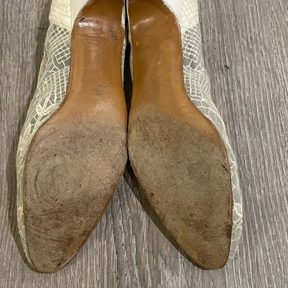 Stuart Weitzman Cream Lace 2in Heel for Formal Occasions - Picture 7 of 8